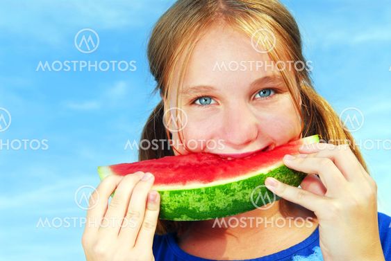 Flicka med Vattenmelon