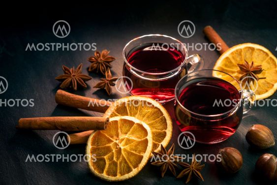 Two glasses of mulled wine with a cozy Christmas feeling