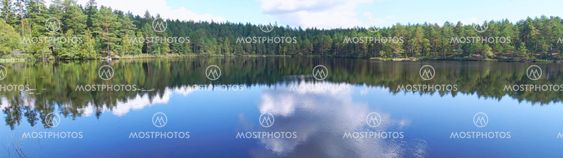 Early autumn at the lake