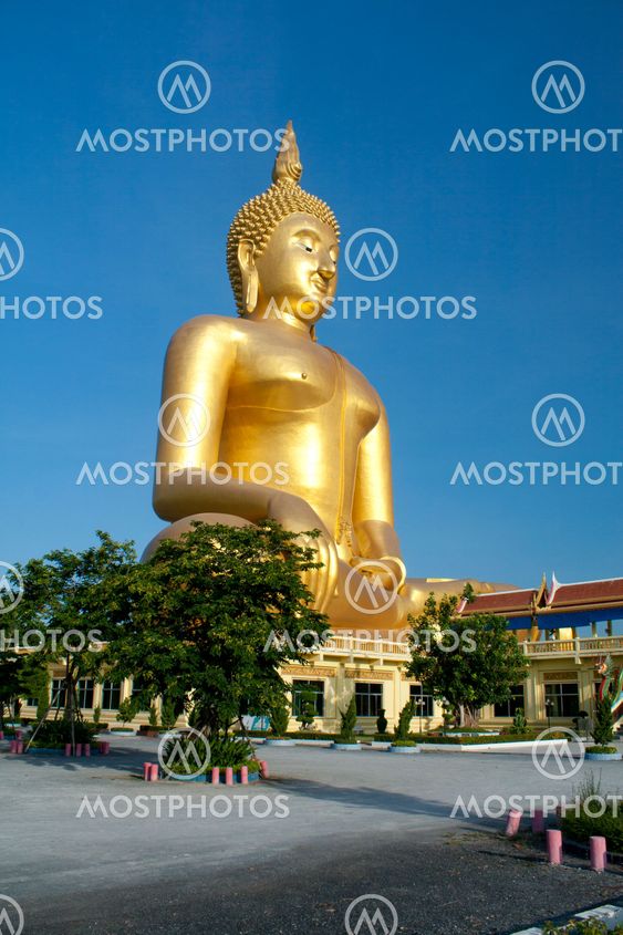 Big Golden Buddha statue in Thailand temple