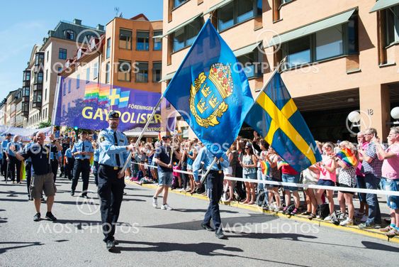 Gaypoliser på Stockholm prideparad