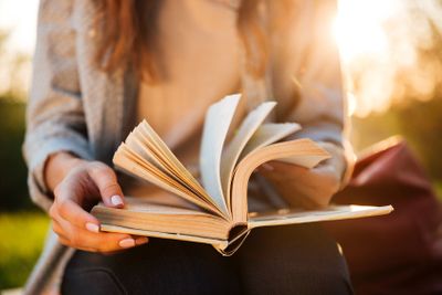 Cropped image of brunette woman sitting in park