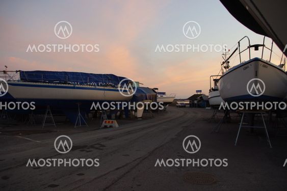 upplgda boats.