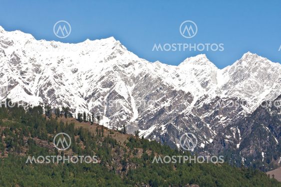 Beautiful peaks of Himalayas in Manali Valley, India