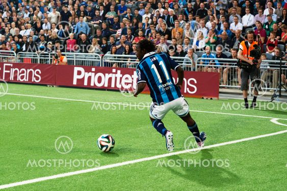 DIF fotbollsspelare fintar & dribblar, Amadou Jawo