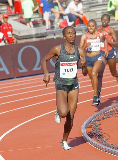 Running athletes in the 1500m Women competition in IAAF...