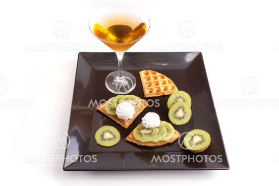 Kiwi Tart Slices with Drink