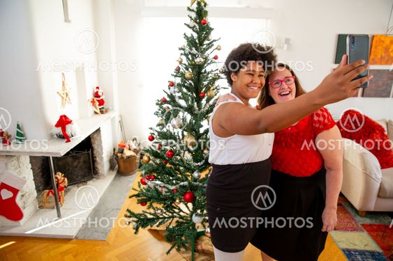 Selfies framför granen