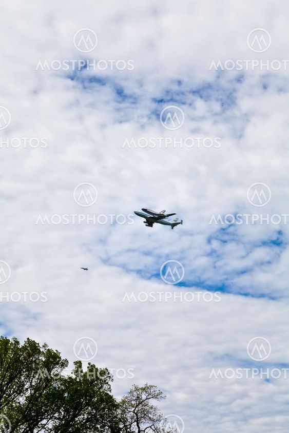 Space shuttle Discovery Flyover over the Washington, D.C. area