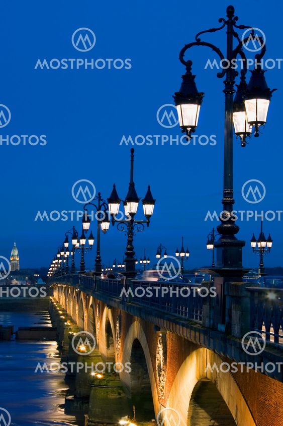 Pont Sur la Garonne, Bordeaux, France