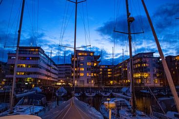 Kvällsljus vid båthamnen i Västra hamnen i Malmö