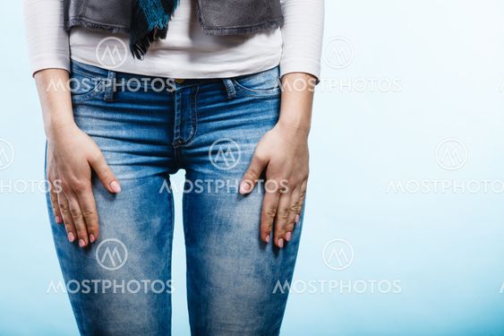 Woman hips with jeans.