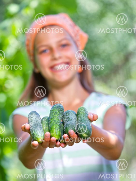 Girl holding a tomatoes
