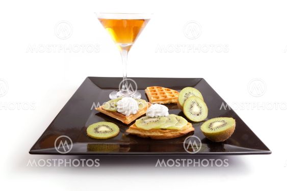 Kiwi Tart Slices with Drink