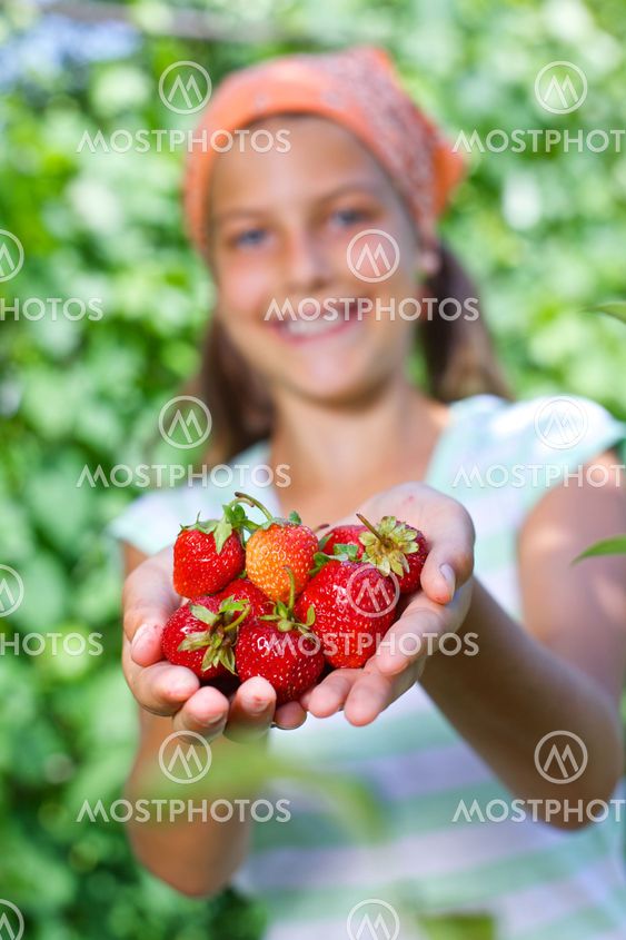 Girl holding a tomatoes