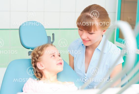 mother and daughter visit the dentist