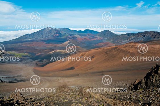 Colors of Haleakala crater
