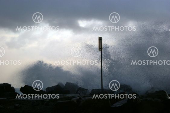 Water spray coast.