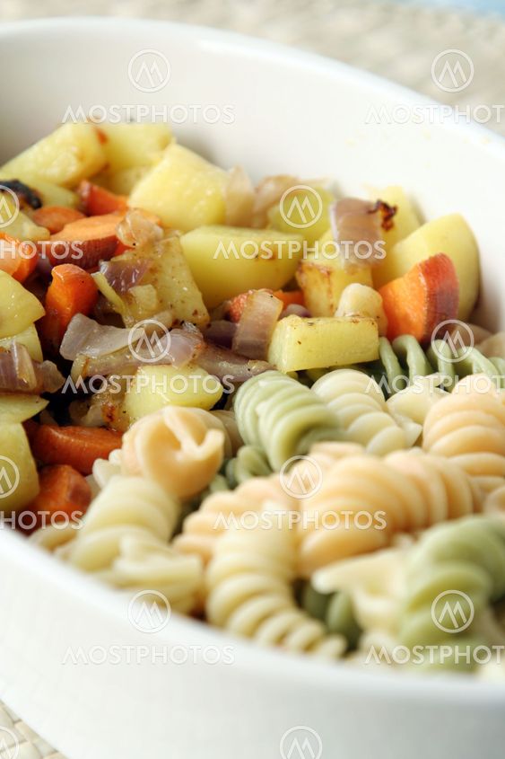 MACARONI WITH VEGETABLES