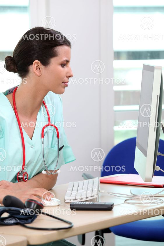 Nurse using a computer