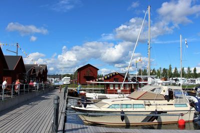 En vacker sommardag vid Västra Kajen i Piteå