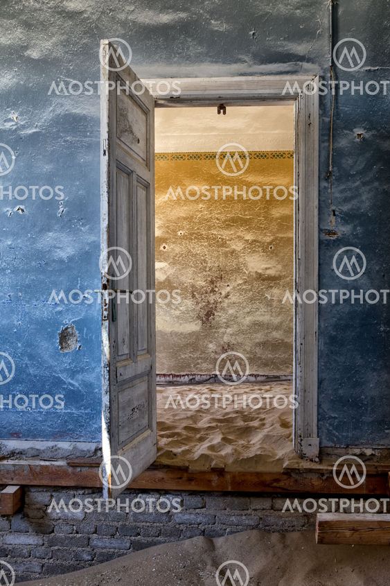 desert taking over the town of kolmanskop namibia