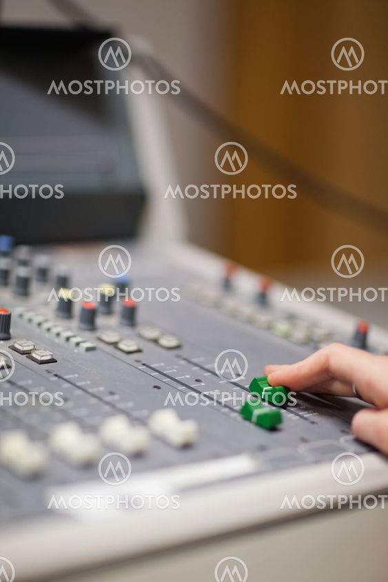 Portrait of a hand setting the sound
