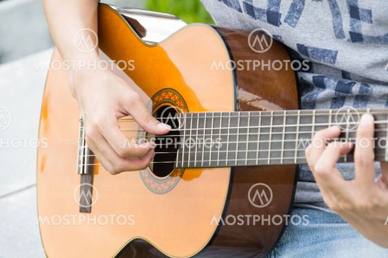 hand playing on guitar