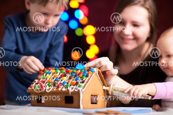 Gingerbread house decoration