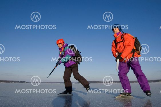 Ice skating par