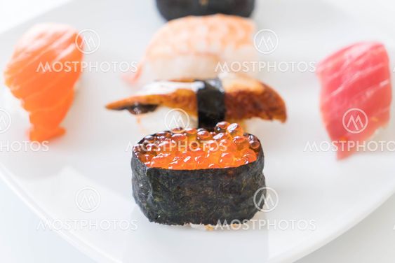 mixed sushi set