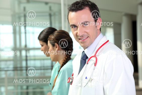 Doctor standing with two nurses