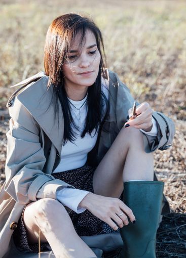 Beautiful fashionable brunette woman in gray coat...