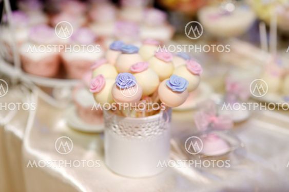Wedding cake pops decorated with sugar flowers