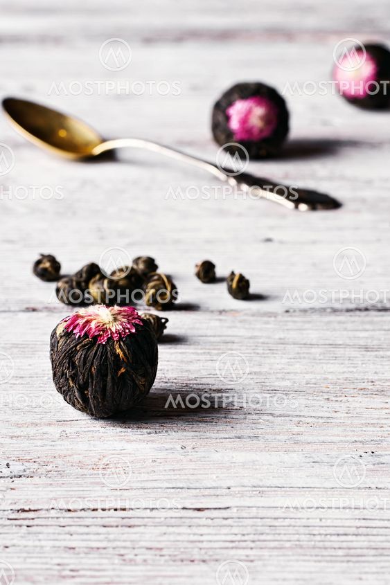 Flavored blooming tea