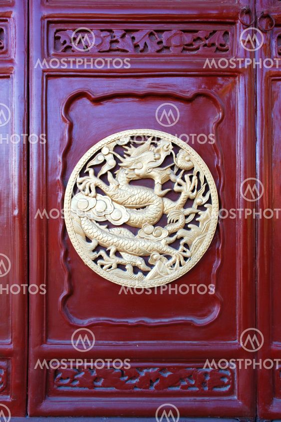 Dragon figur på dörren