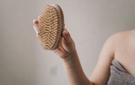 anti-cellulite dry brush massage