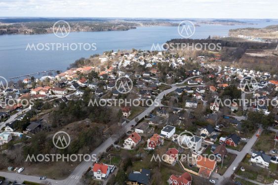 Utsikt över Vällingby med Mälaren.