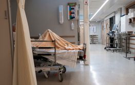 Väntan på akutmottagningen.