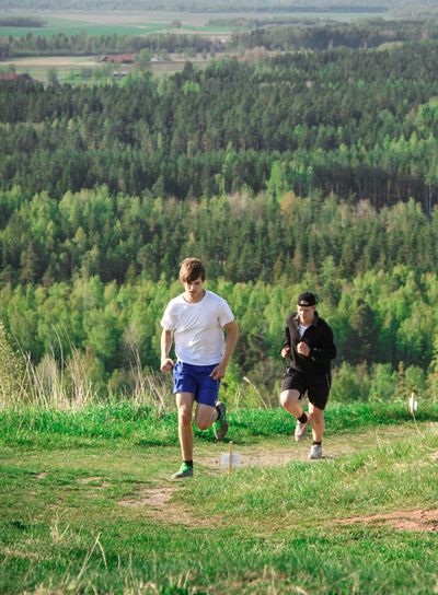 Terränglöpning uppför Kvarntorpshögen