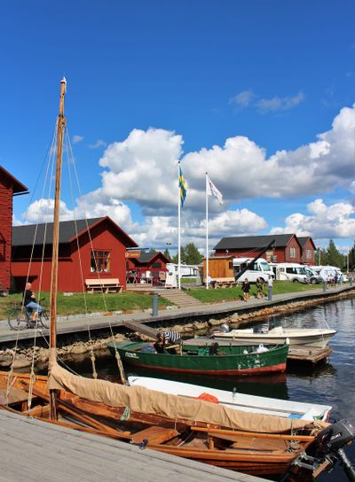 En vacker sommardag vid Västra Kajen i Piteå