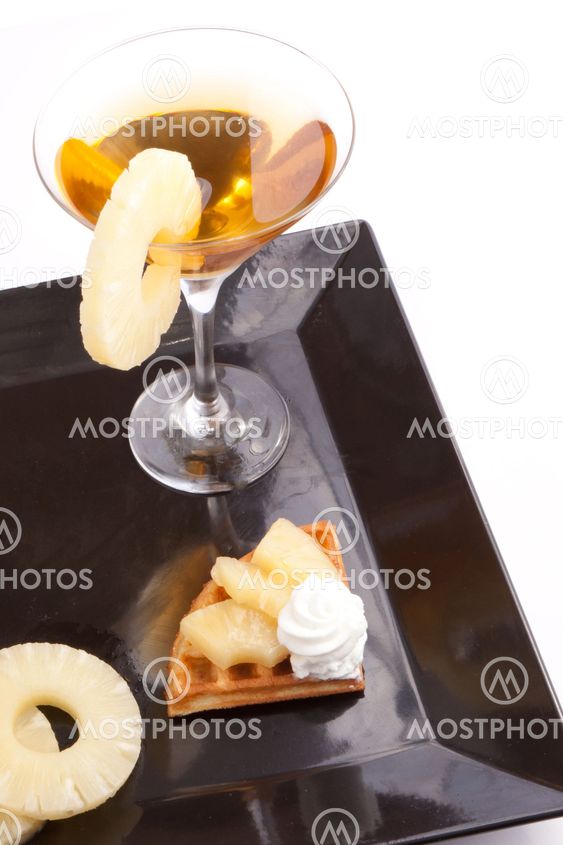 Pineapple Tart Slices with Drink