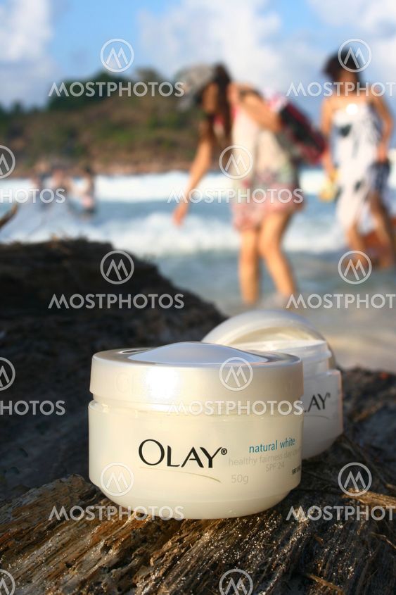 makeup advertising