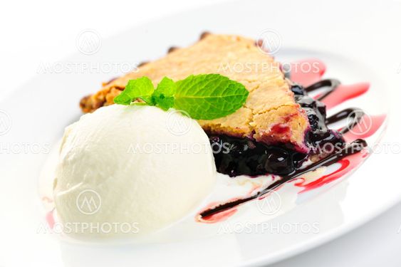 Blueberry pie and ice cream