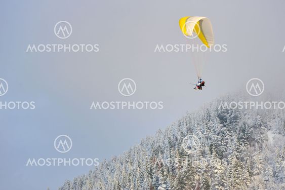 paragliding in winter