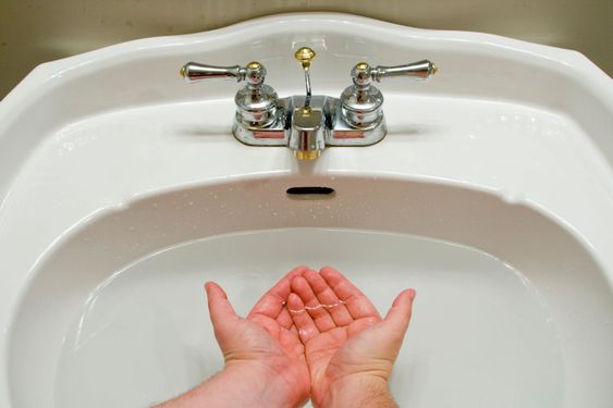 sink full of water