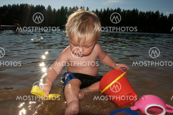 Bucket & sand