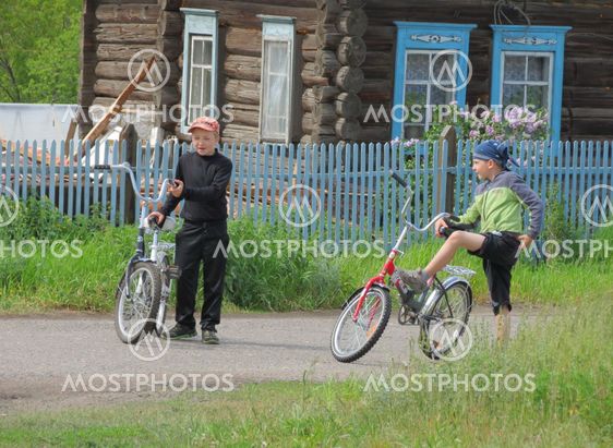 Деревенские мальчишки