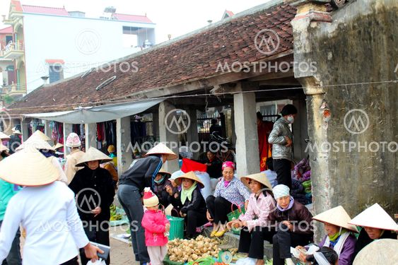 People go to market