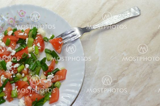 Salad with tomatoes, cheese and onions